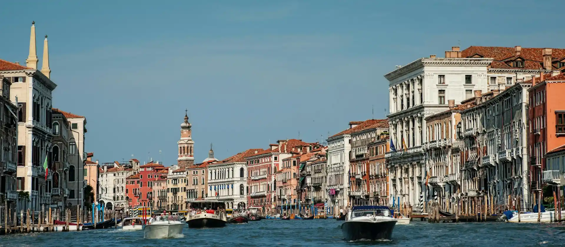 What is the ideal hotel in Venice with a quiet inner courtyard?