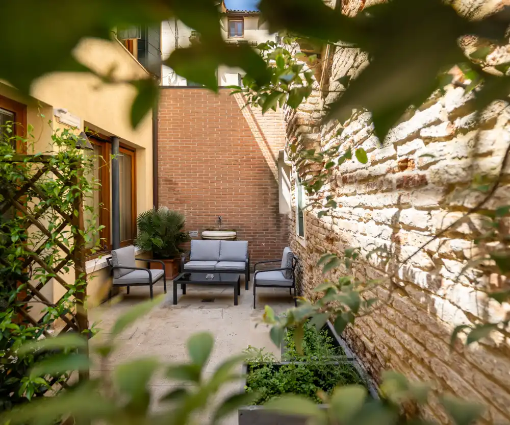 courtyard2
